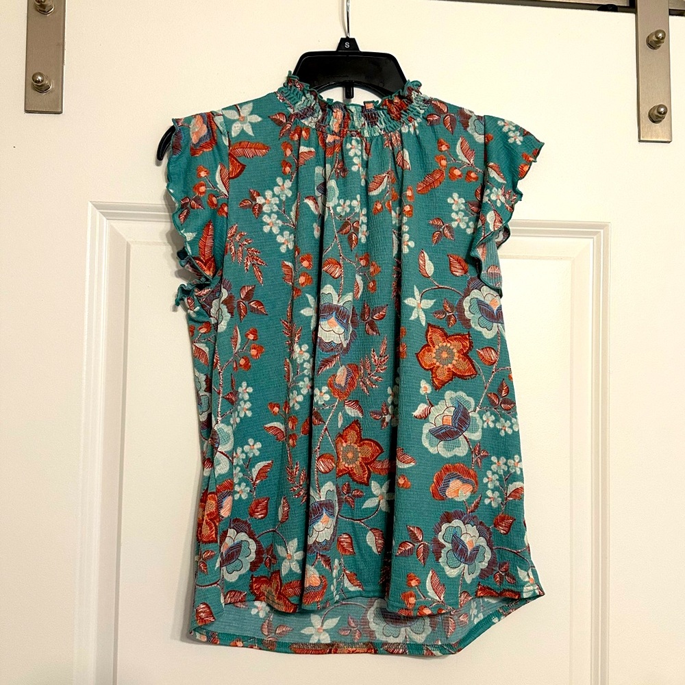 NWT Versona SZ Small. $30 original beautiful details
